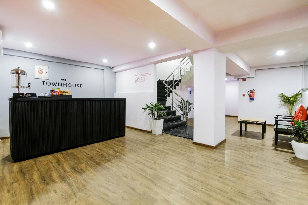 Oyo Townhouse 086 Pankha Road Hotel Ню Делхи Екстериор снимка