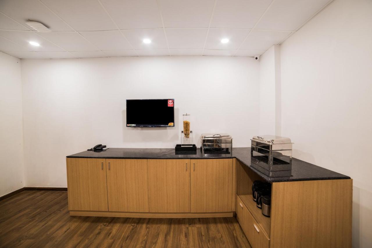 Oyo Townhouse 086 Pankha Road Hotel Ню Делхи Екстериор снимка