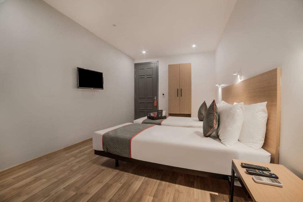 Oyo Townhouse 086 Pankha Road Hotel Ню Делхи Екстериор снимка