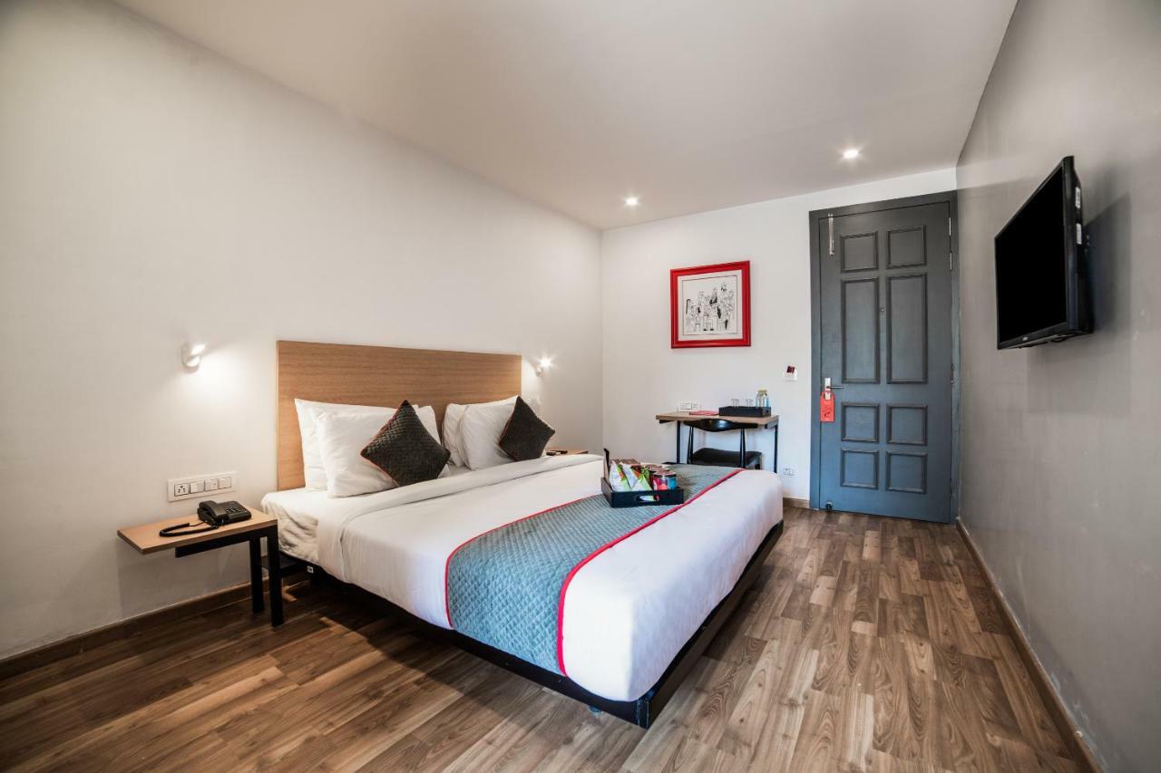 Oyo Townhouse 086 Pankha Road Hotel Ню Делхи Екстериор снимка